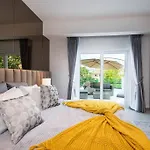 Villa Azure Indigo