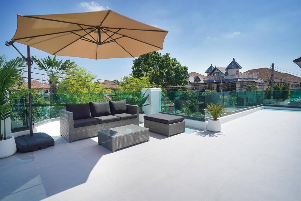 Villa Azure Indigo